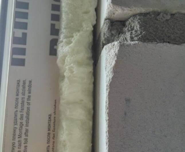 Рисунок отрыва монтажной пены от стенового проема